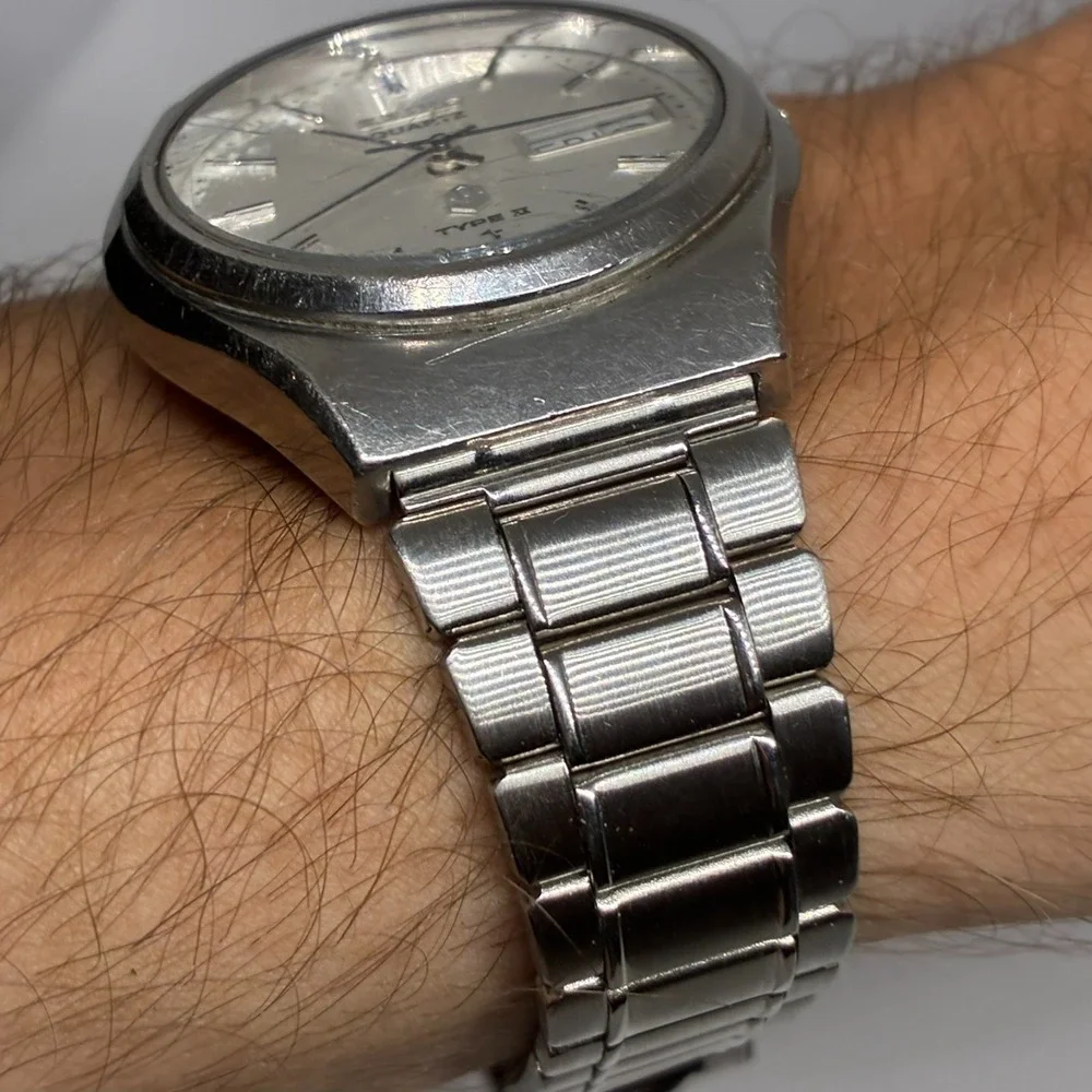 VTG Seiko Type II 4623-8010 Quartz Men Watch Silver Tone Pinstripe Dial Day Date